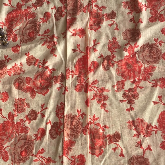 Floral rose pattern crepe box pleat top - Picture 4 of 4